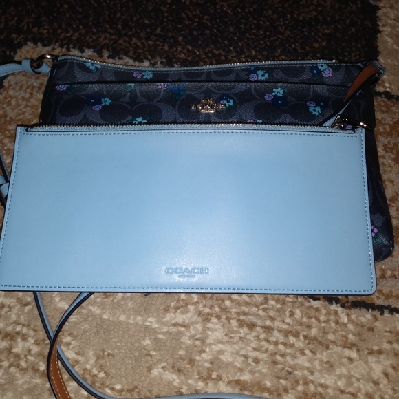 Coach Crossbody ๐๐ฉต - Picture 9 of 10